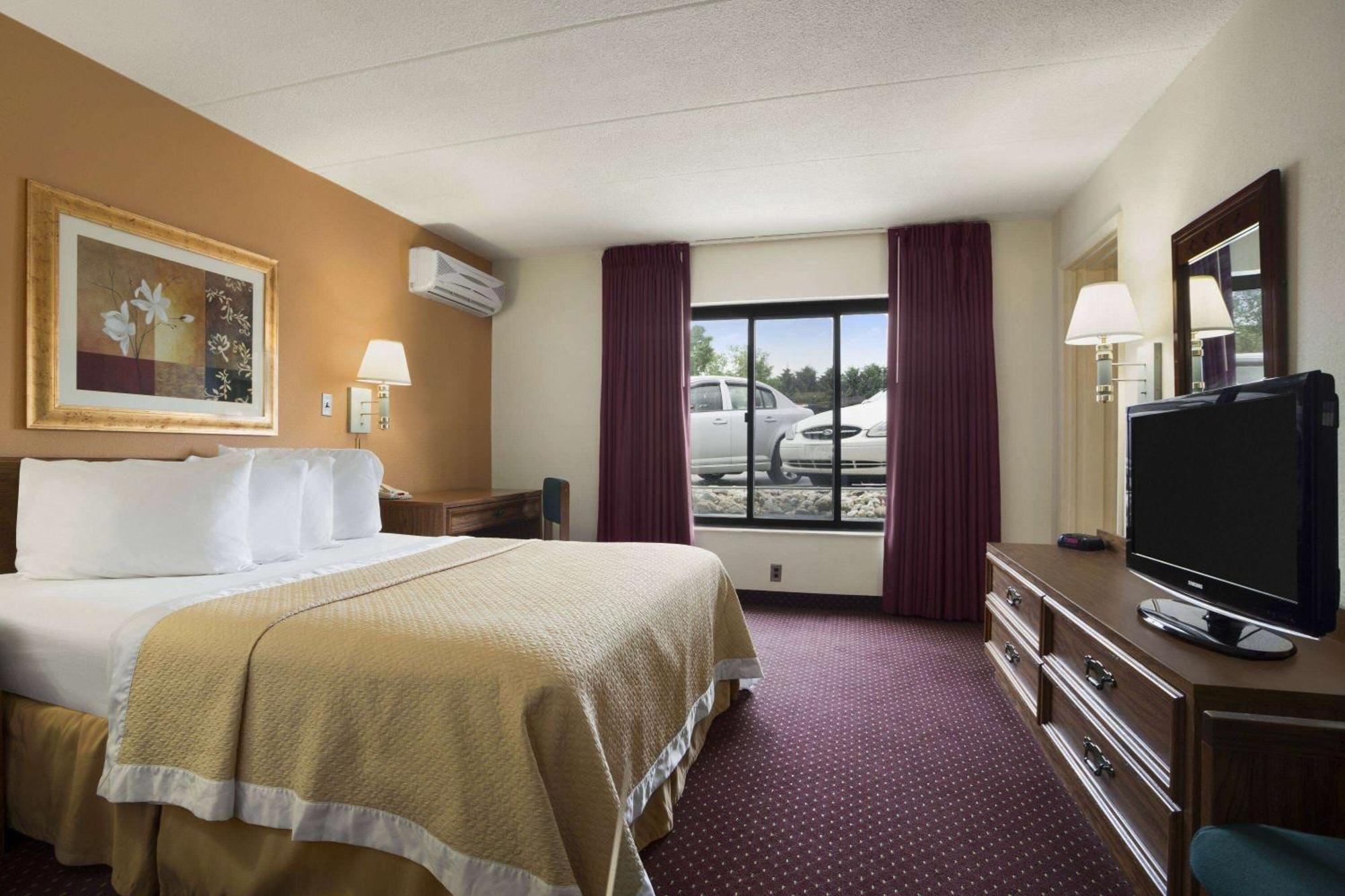 Ramadaby Wyndham Pittsburgh-New Stanton Hotel Esterno foto